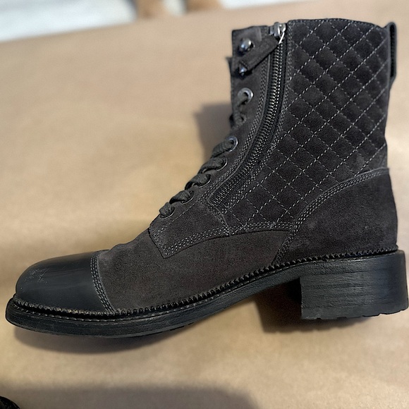 Chanel Veau Velour Lace-Up Boots - GREY - Size 40 - Picture 7 of 10